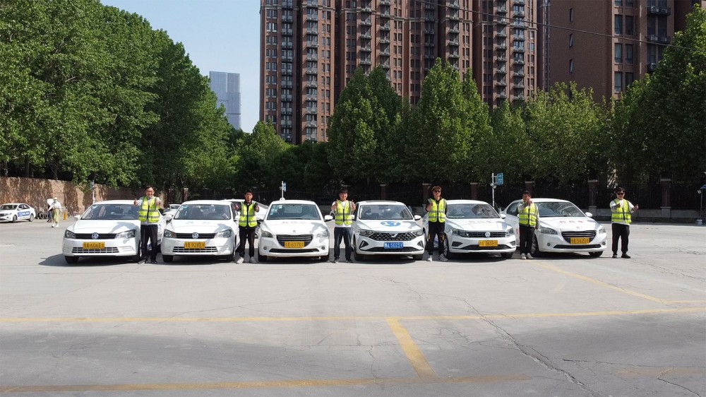 学车别光盯价格！不同价位的驾校套餐，服务到底差在哪里？